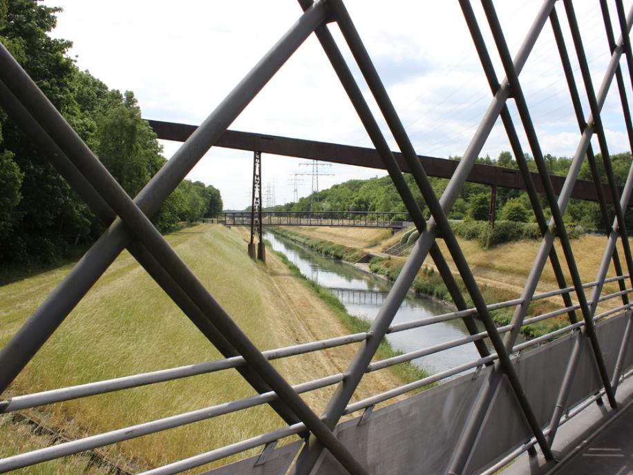 Gelsenkirchen Brücke über die Emscher im Nordsternpark